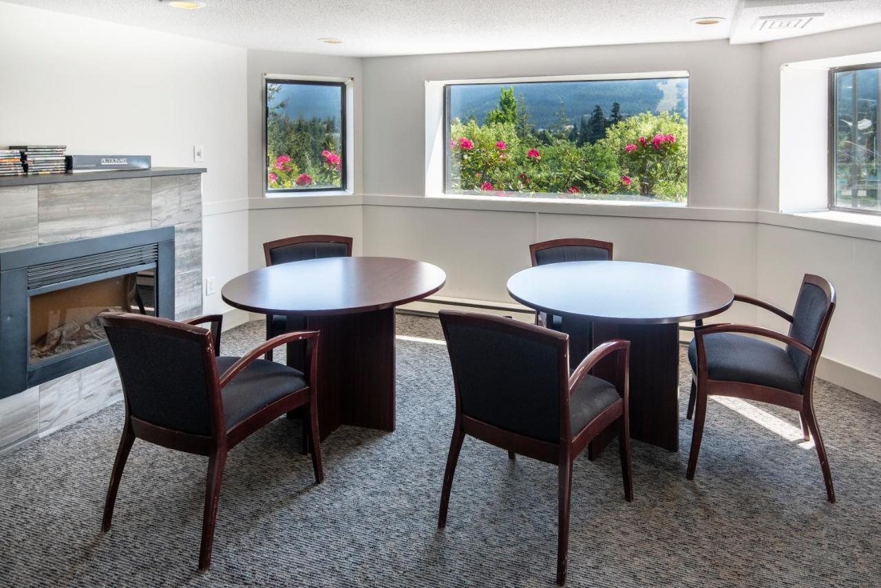 The Ironwood On Blueberry Hill Appartement Whistler Buitenkant foto