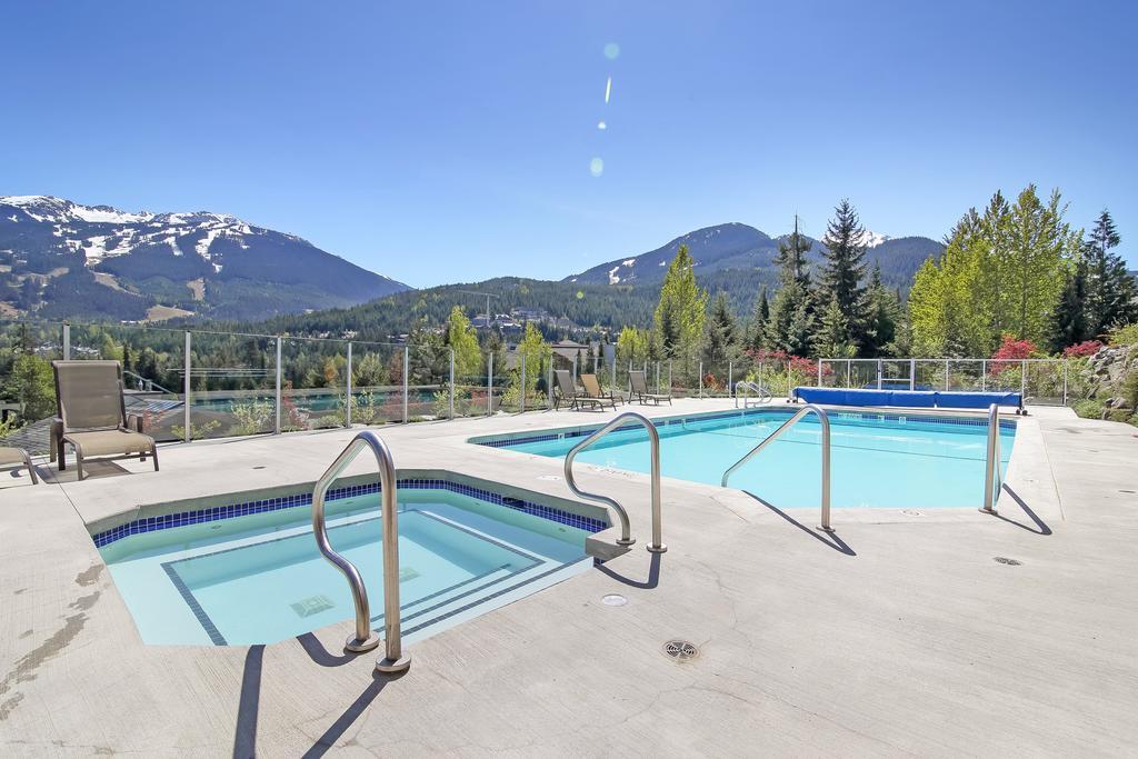 The Ironwood On Blueberry Hill Appartement Whistler Buitenkant foto