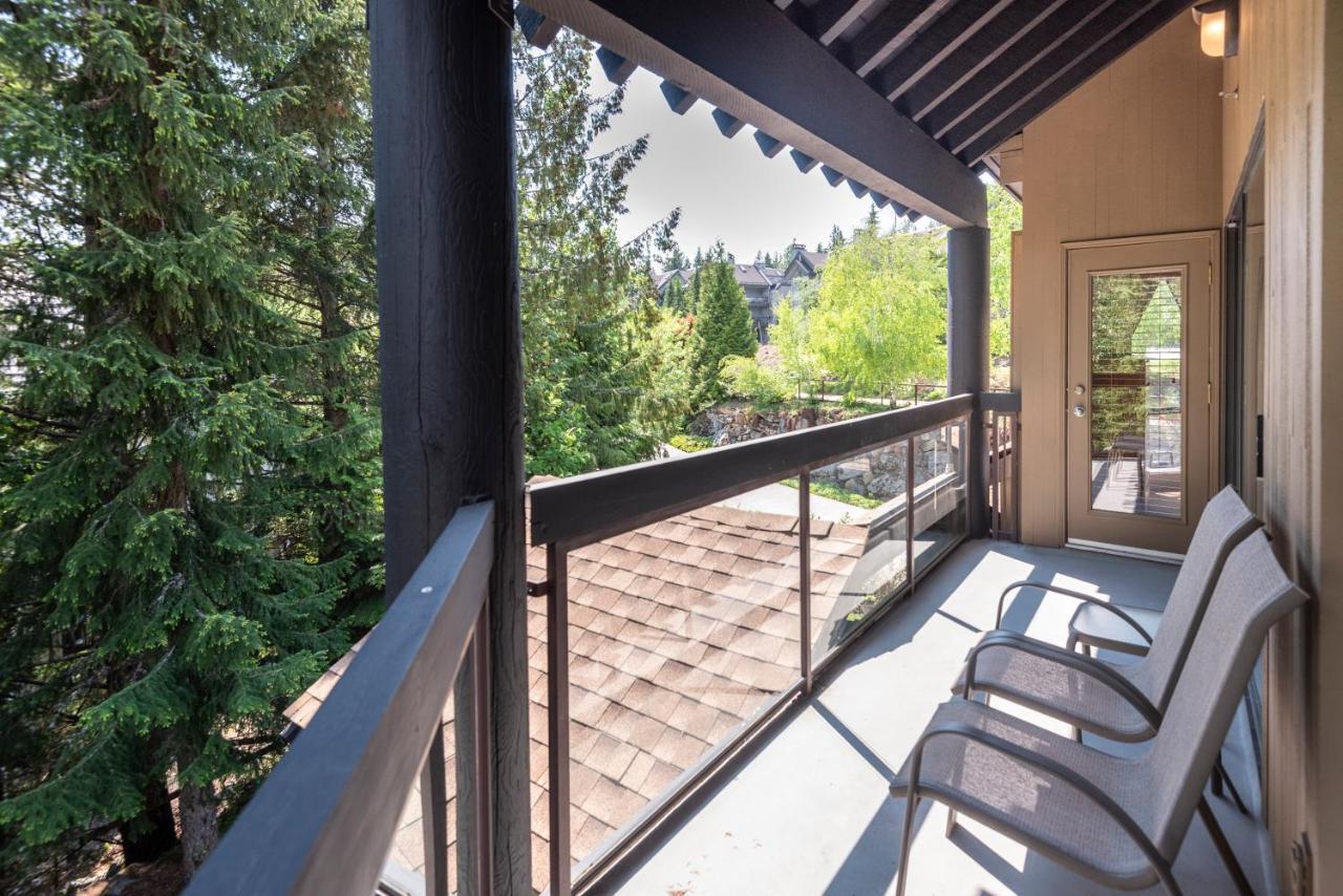 The Ironwood On Blueberry Hill Appartement Whistler Buitenkant foto