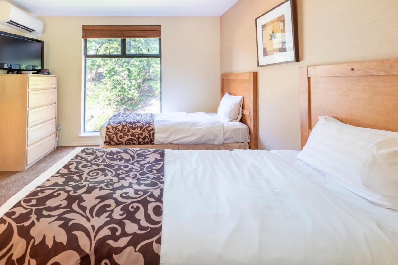 The Ironwood On Blueberry Hill Appartement Whistler Buitenkant foto