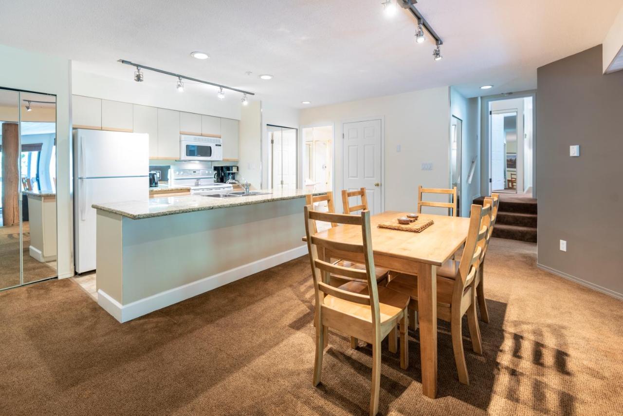 The Ironwood On Blueberry Hill Appartement Whistler Buitenkant foto