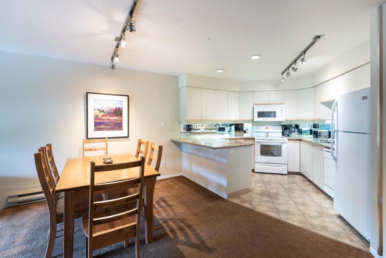The Ironwood On Blueberry Hill Appartement Whistler Buitenkant foto