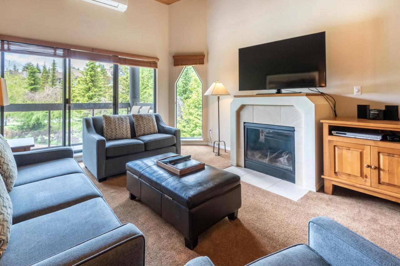 The Ironwood On Blueberry Hill Appartement Whistler Buitenkant foto