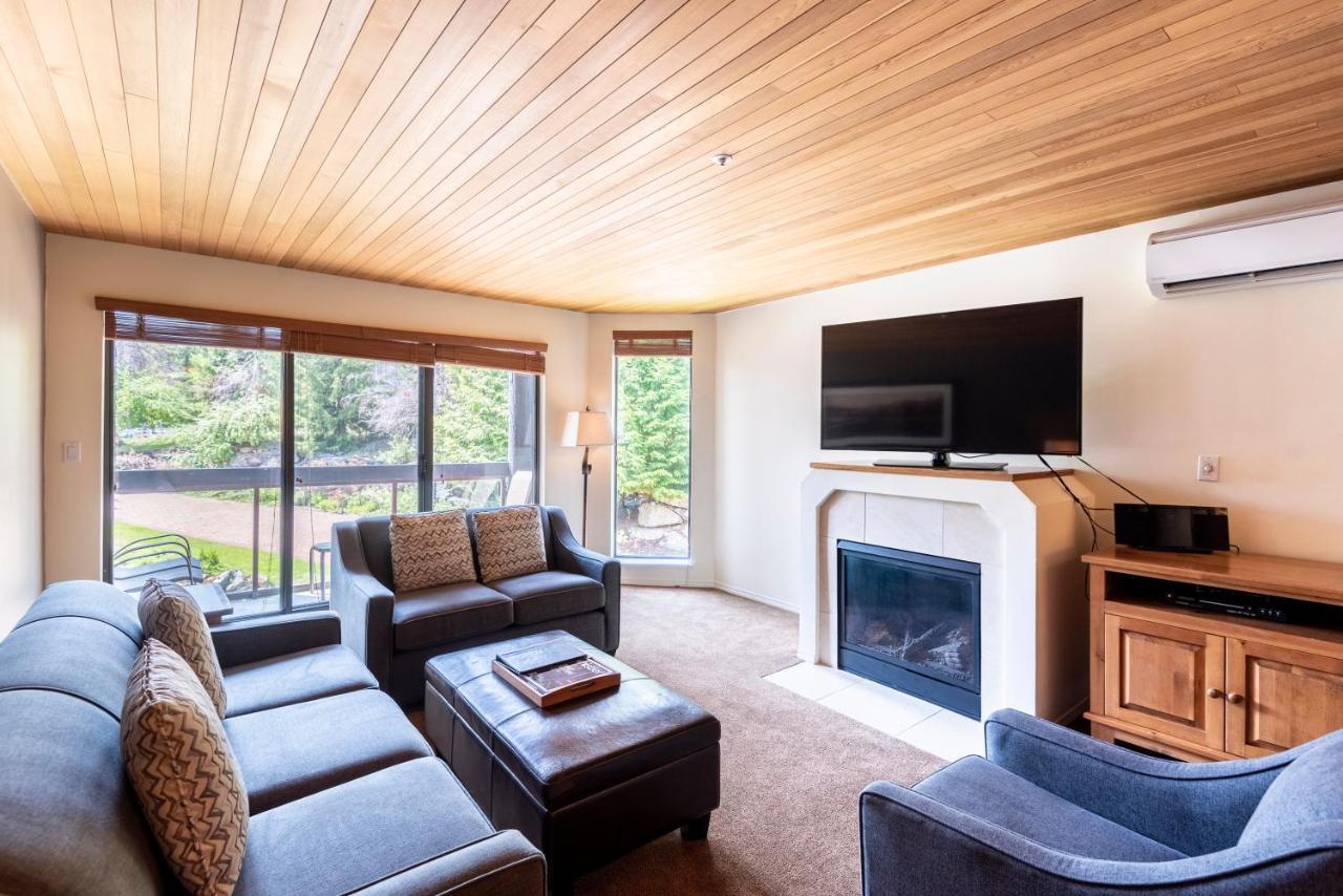 The Ironwood On Blueberry Hill Appartement Whistler Buitenkant foto